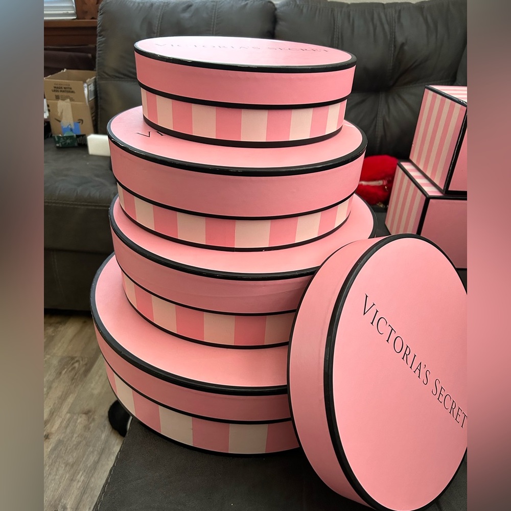 Flat Round Victoria’s Secret Display Boxes